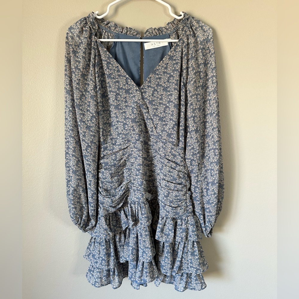 ASTR Long Sleeve Tiered Ruffle Floral Dress Blue Floral Multi Size Small - Picture 5 of 7
